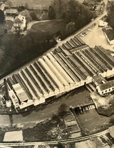 Vue aérienne des anciennes filatures à Charlevales