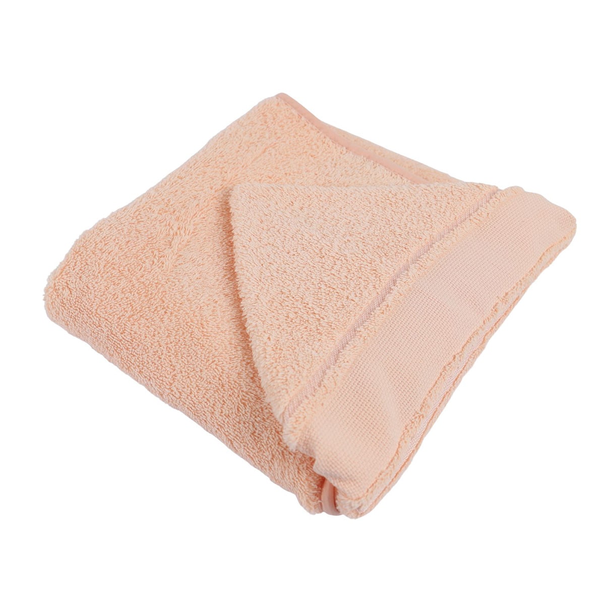 Cape de bain pliée au carré, coloris saumon, détouré fond blanc