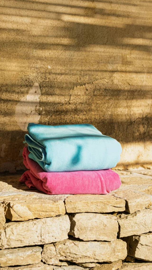 ☀️ Nos serviettes prennent le soleil de Provence… et vous ? Colorées, légères et prêtes à vous suivre tout l’été.

🛍️ Serviette de plage SUN – dispo en 4 couleurs pétillantes.

—
Linge de maison • Normandie • Draps de plage • Vacances • Summer vibes